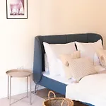 Deluxe Swan Stone Castle מלון דירות 4*