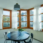 Deluxe Swan Stone Castle מלון דירות 4*